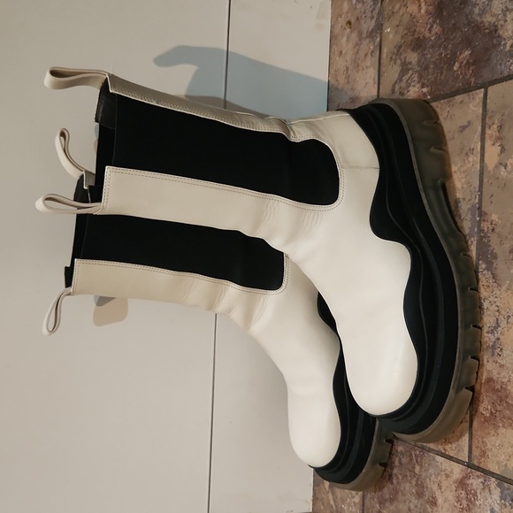 Bottega Veneta Boots - Picture 2 of 3